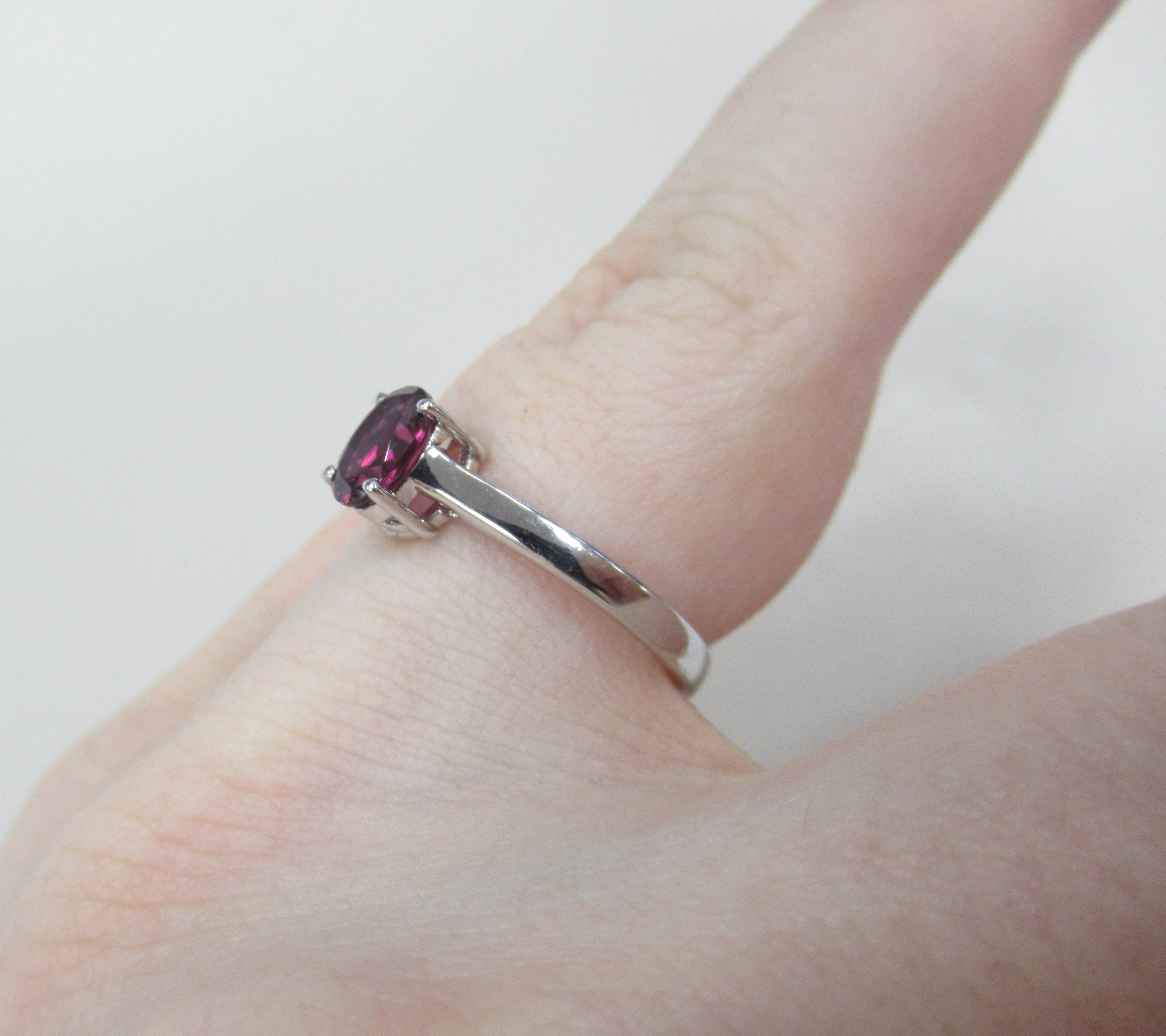 Серебряное кольцо с гранатом Умбалит